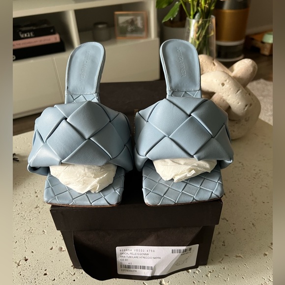 BOTTEGA VENETA Lido Sandals in color Ice (blue) - Picture 10 of 12